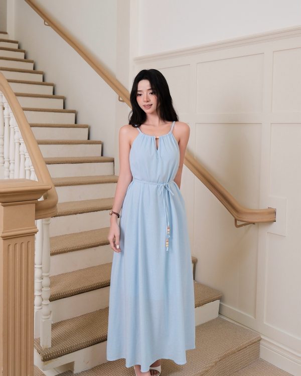 Đầm suông linen cổ yếm hai dây dáng dài phối hạt gỗ buộc eo chính hãng MYPARIS